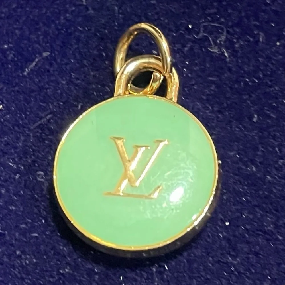 LV Green and Gold Monogram Fashion Pendant - Picture 2 of 4